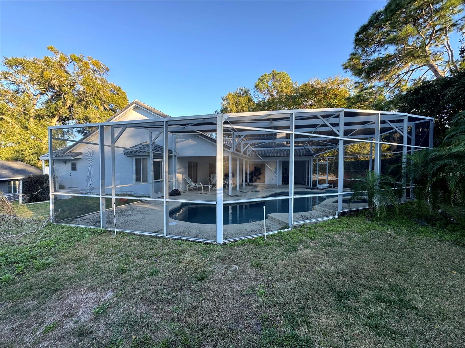 Image 3 of 21 For 905 Bearded Oaks Terrace