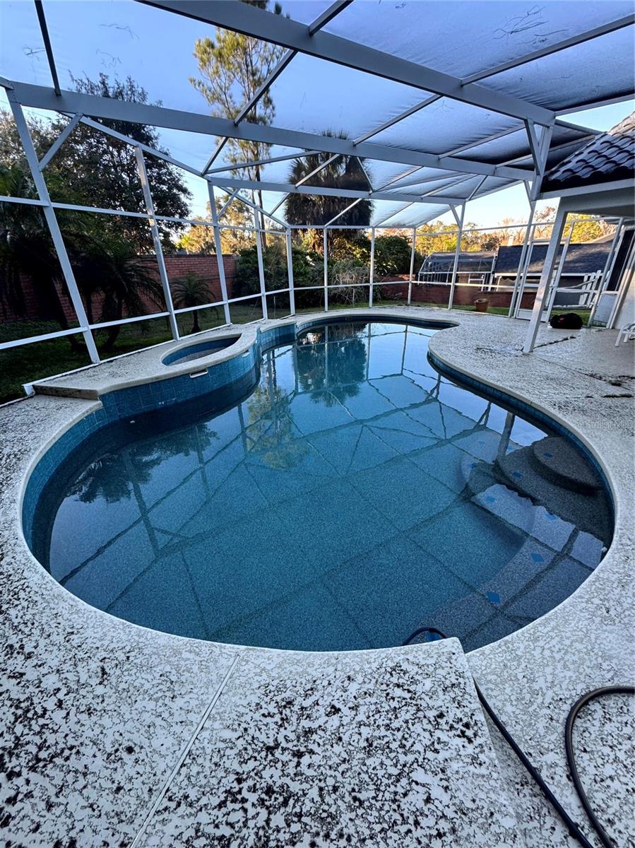 Image 4 of 21 For 905 Bearded Oaks Terrace