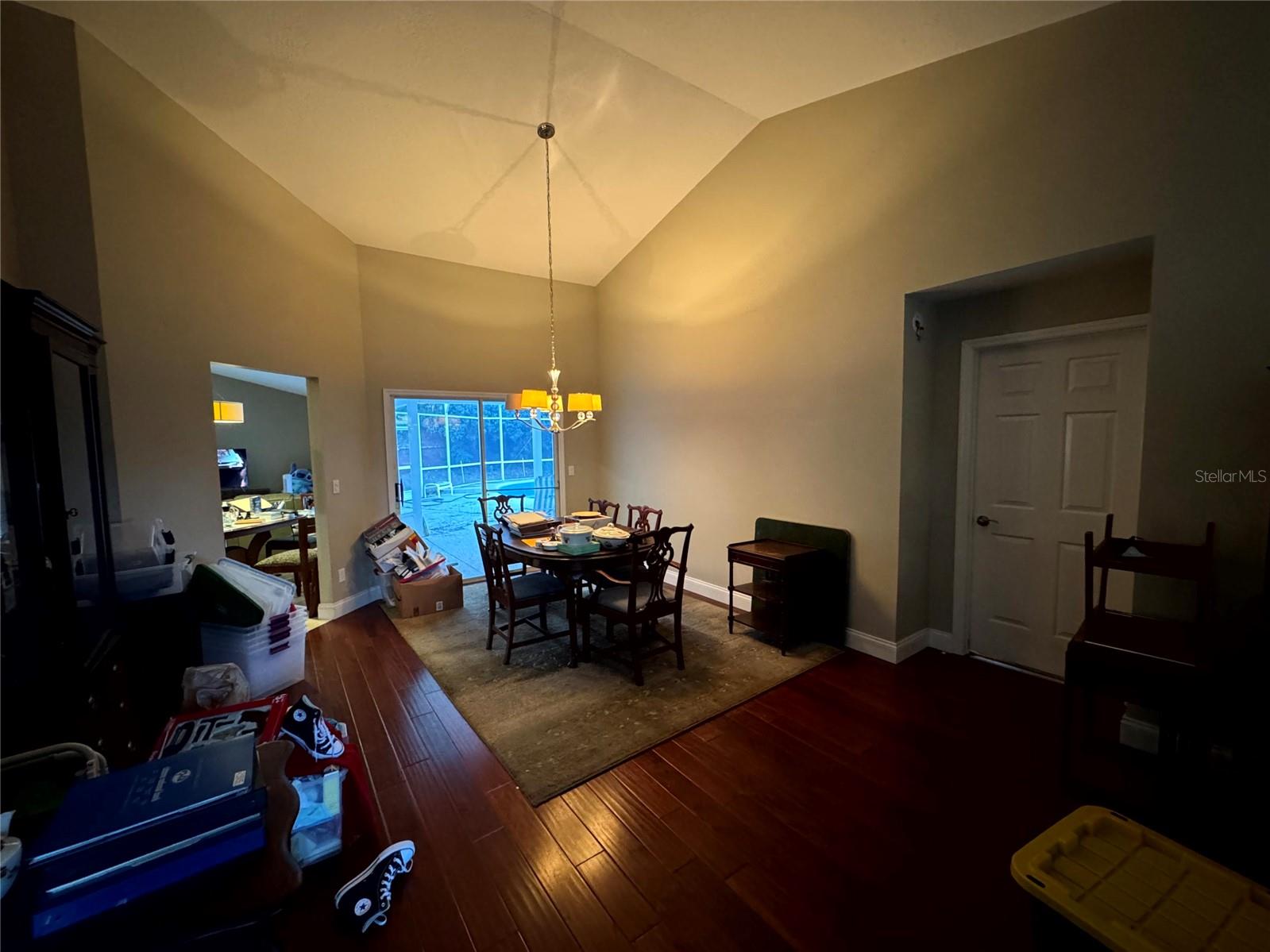 Image 9 of 21 For 905 Bearded Oaks Terrace