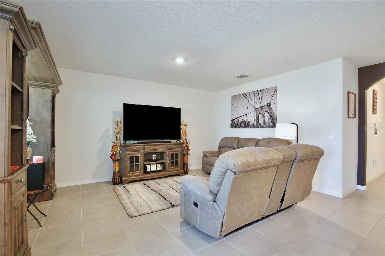 Image 4 of 31 For 348 Hickory Course Radial