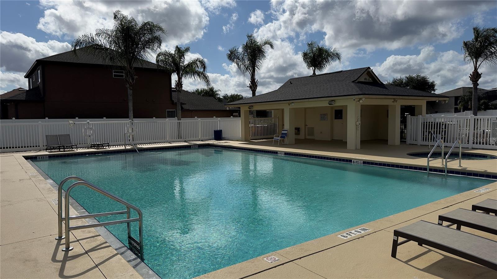 Image 46 of 60 For 15408 Groose Point Ln