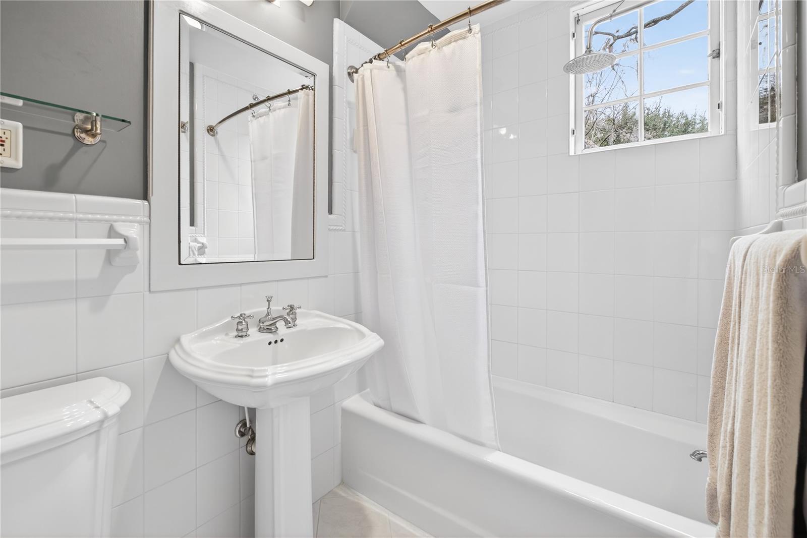 Image 34 of 60 For 1226 Golden Lane