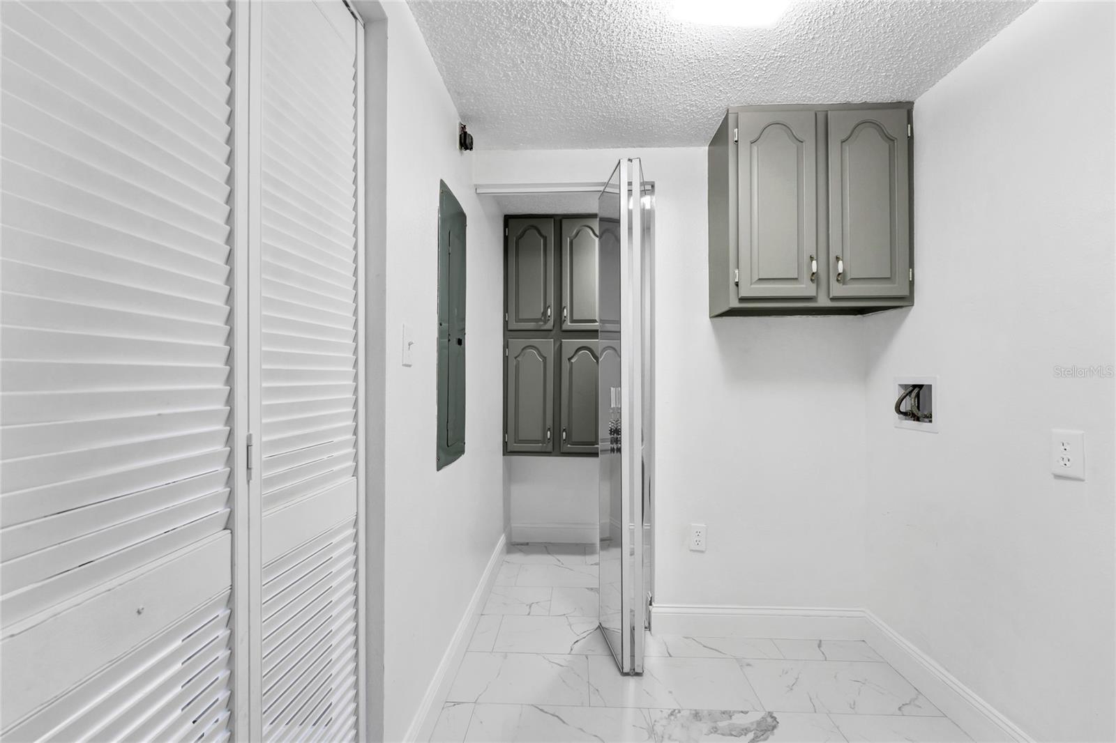 Image 10 of 42 For 7550 Hinson Street 10