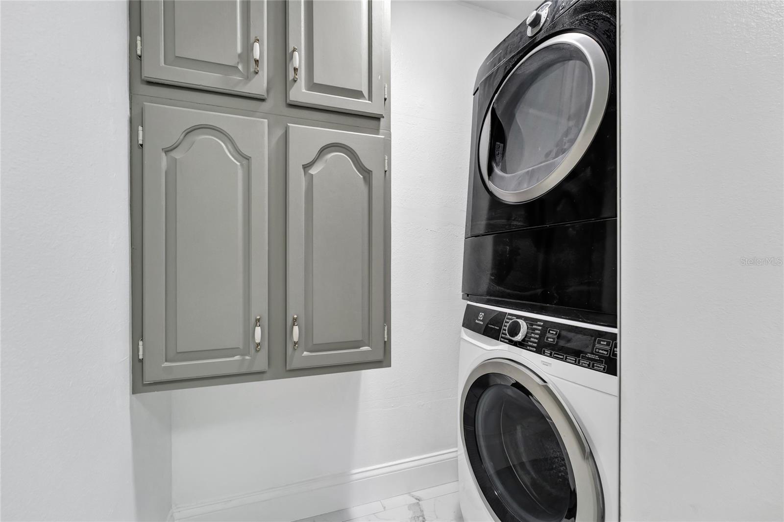 Image 11 of 42 For 7550 Hinson Street 10