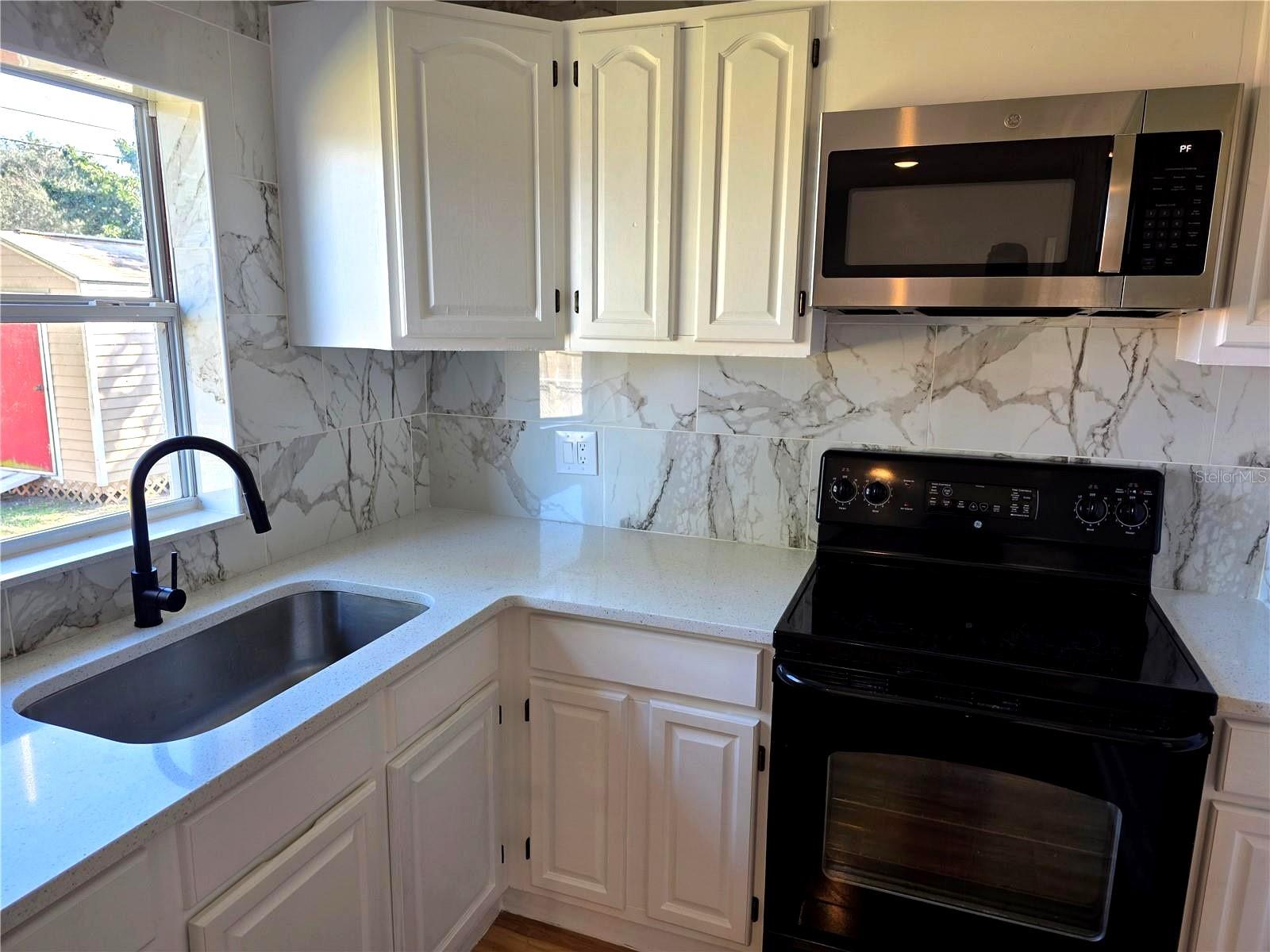 Image 14 of 44 For 821 Solandra Drive