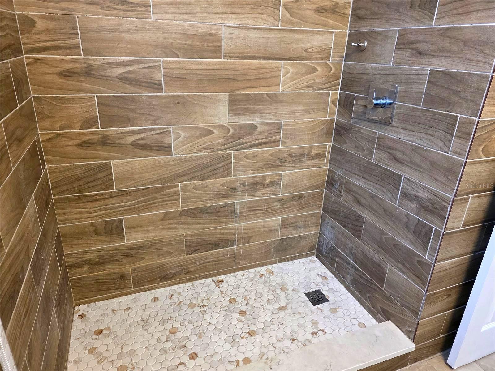 Image 16 of 44 For 821 Solandra Drive