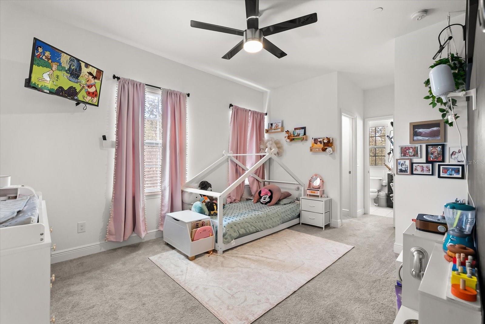 Image 18 of 29 For 520 Lanark Court