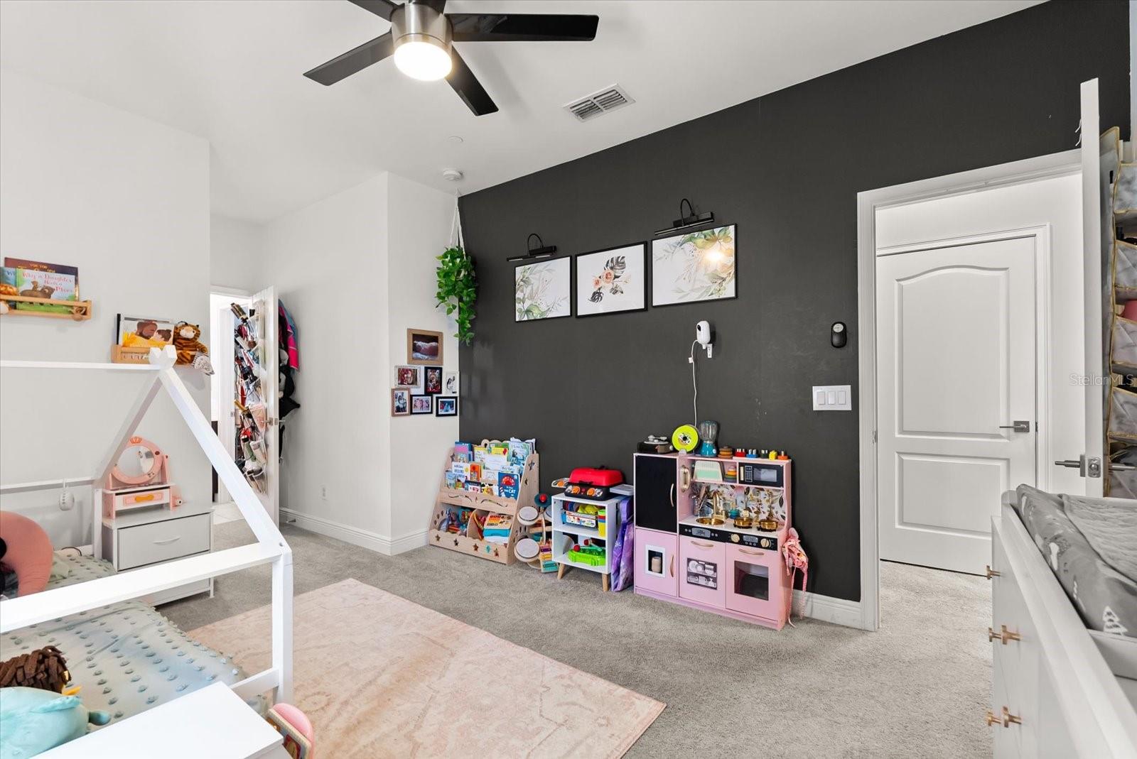 Image 19 of 29 For 520 Lanark Court