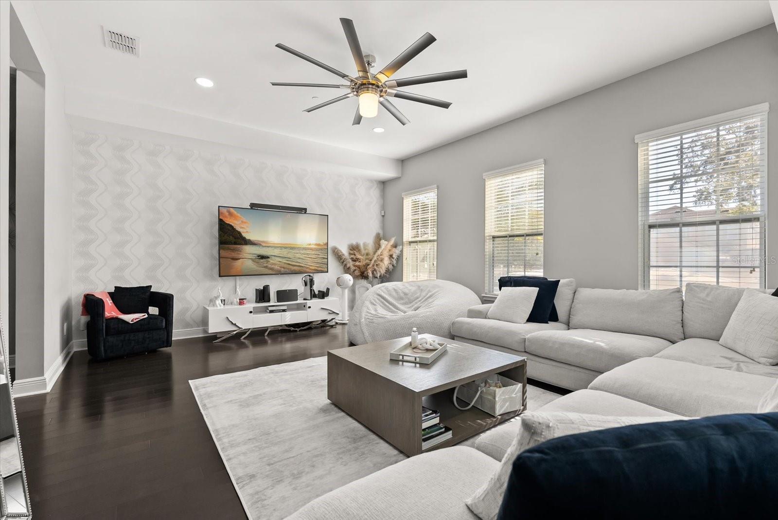 Image 5 of 29 For 520 Lanark Court