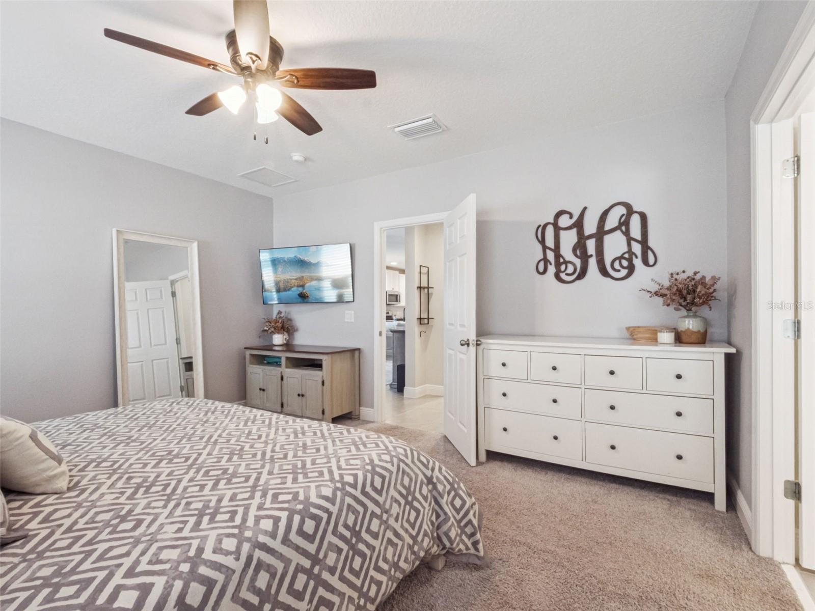 Image 15 of 35 For 1040 Golden Dawn Loop