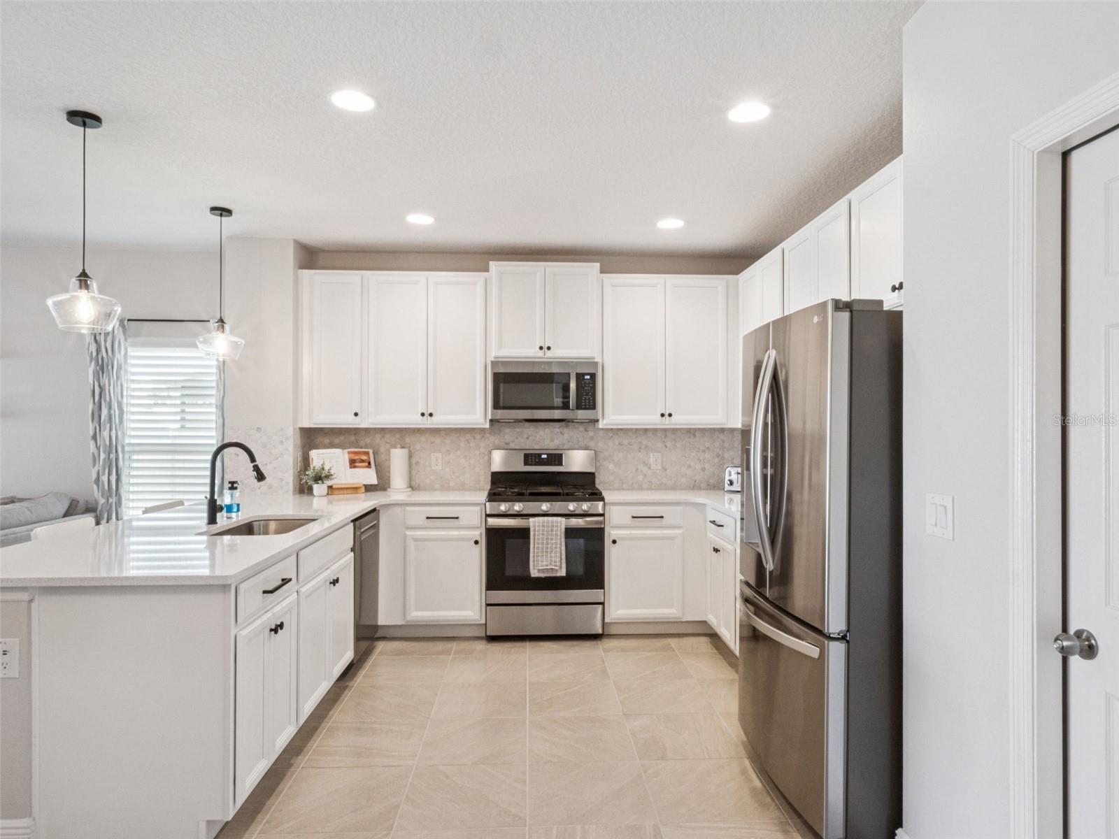 Image 9 of 35 For 1040 Golden Dawn Loop