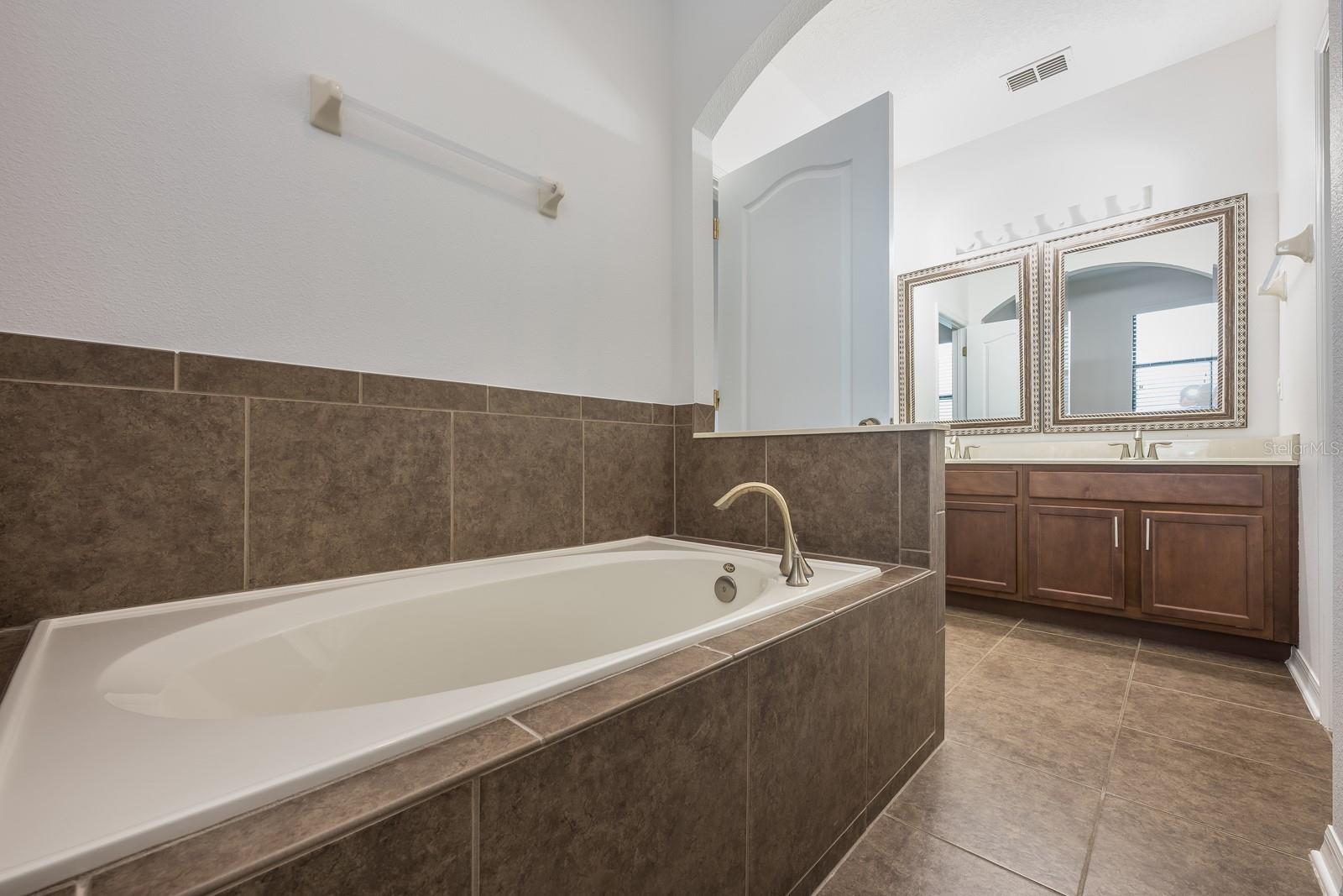 Image 16 of 37 For 10111 Tierra Bella Drive