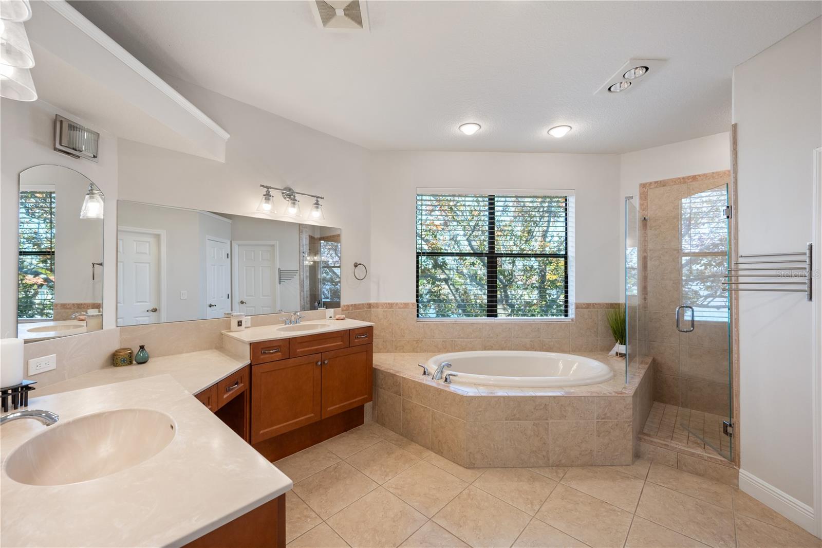 Image 18 of 55 For 3598 10th Street Ne