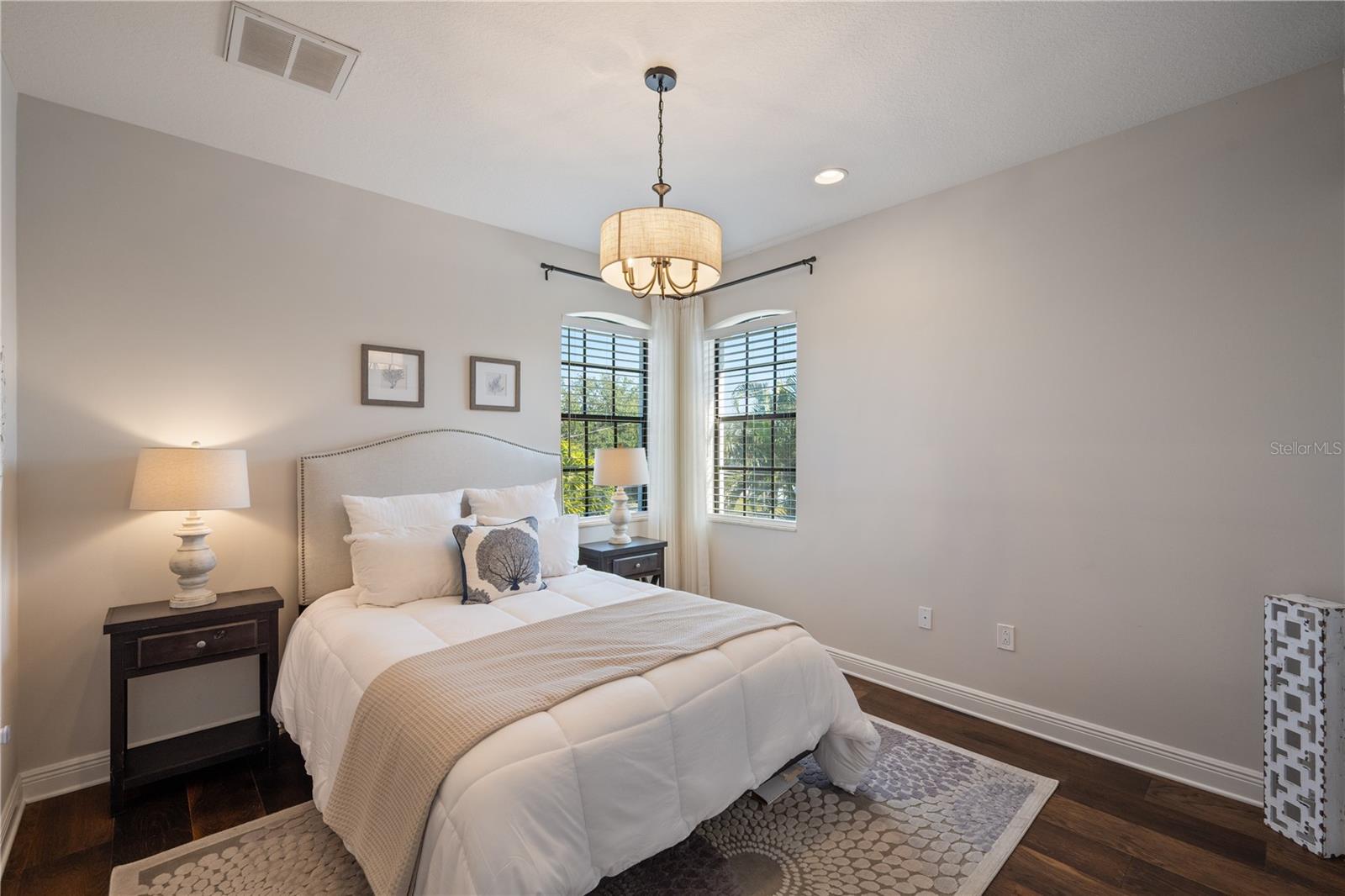 Image 21 of 55 For 3598 10th Street Ne