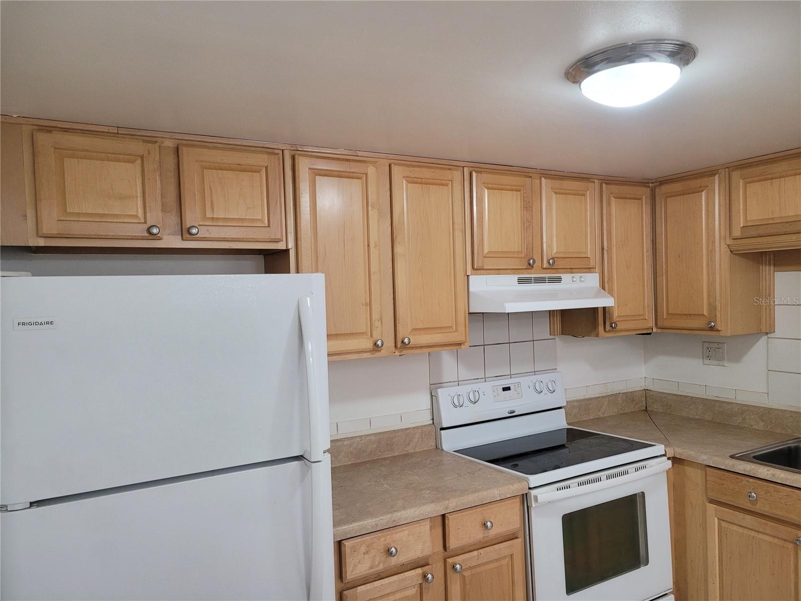 Image 20 of 36 For 200 Maitland Avenue 187