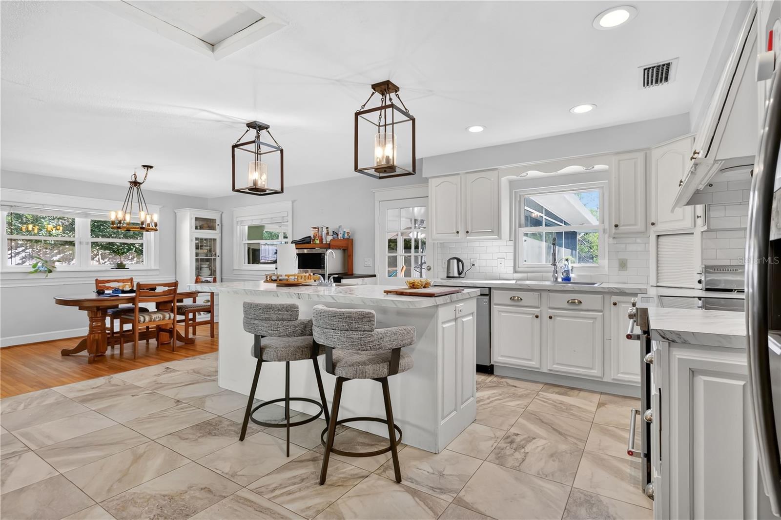 Image 11 of 49 For 2704 Mendelin Street