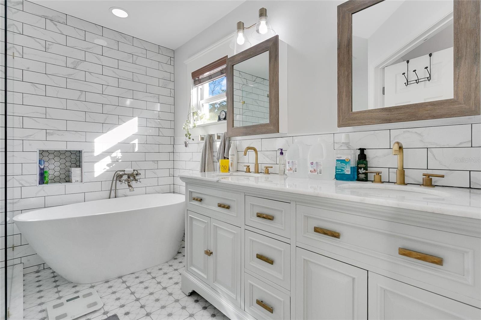 Image 13 of 49 For 2704 Mendelin Street