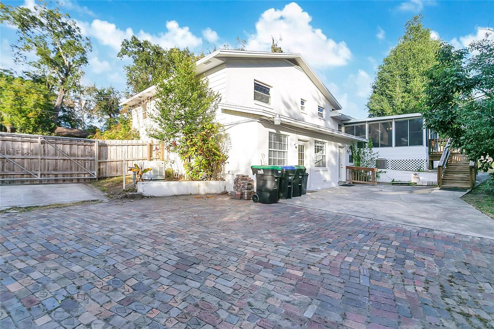 Image 36 of 49 For 2704 Mendelin Street