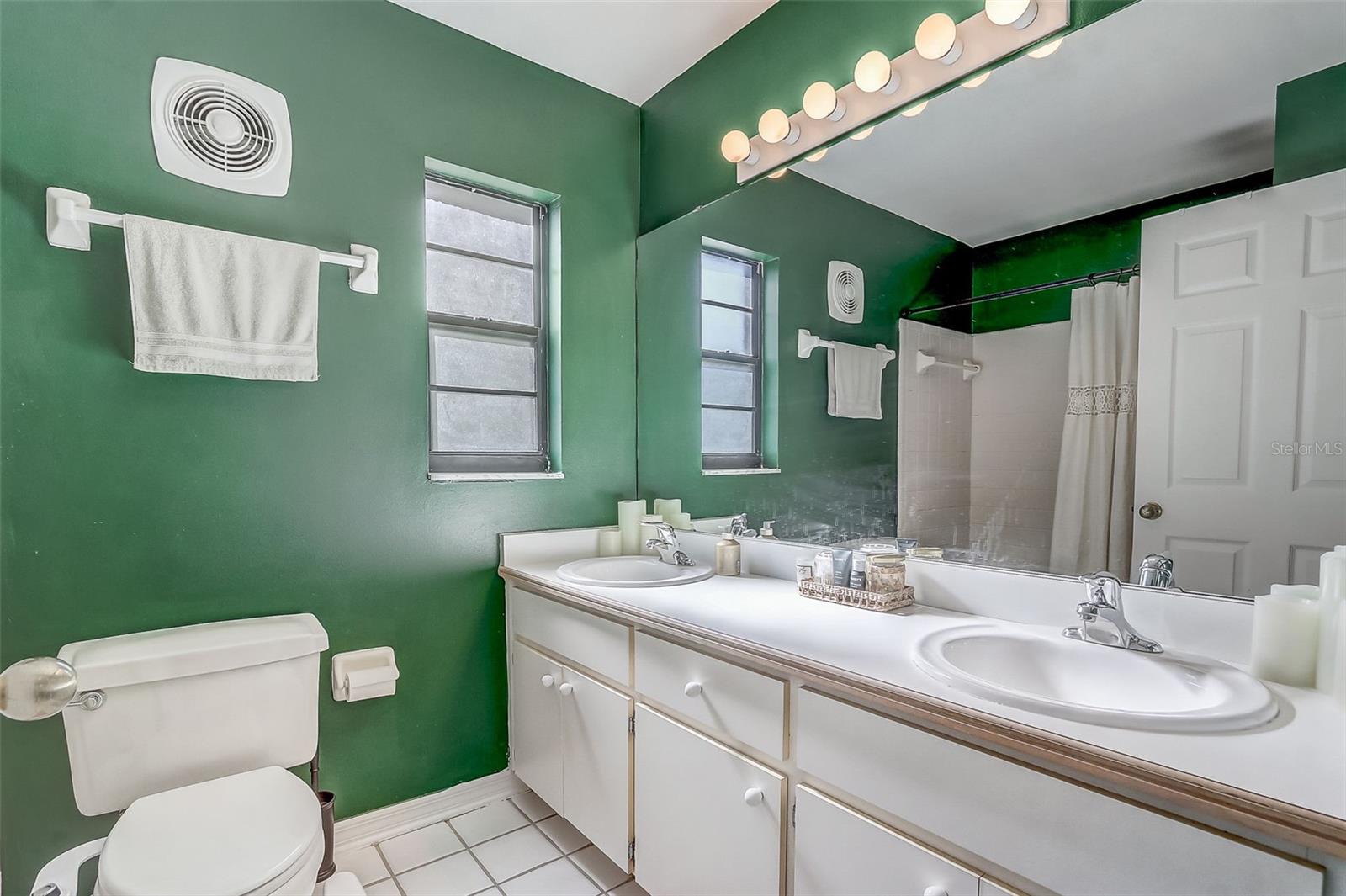 Image 17 of 28 For 10400 Hunters Trail Court