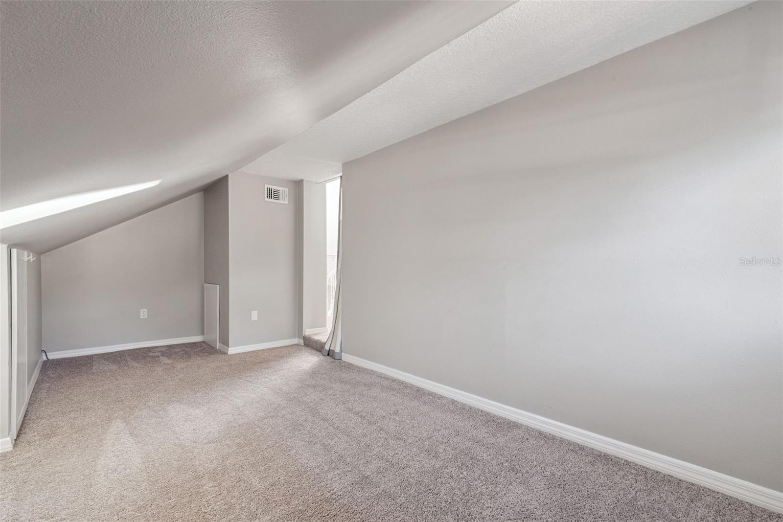 Image 18 of 29 For 10948 Dearden Circle