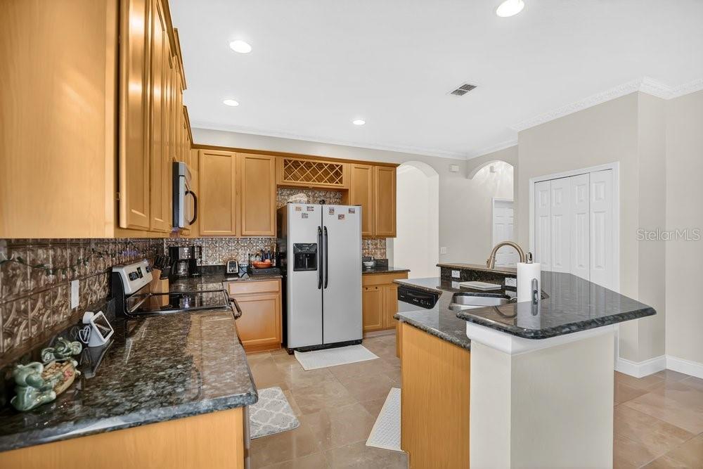 Image 10 of 36 For 1673 Lakelet Loop