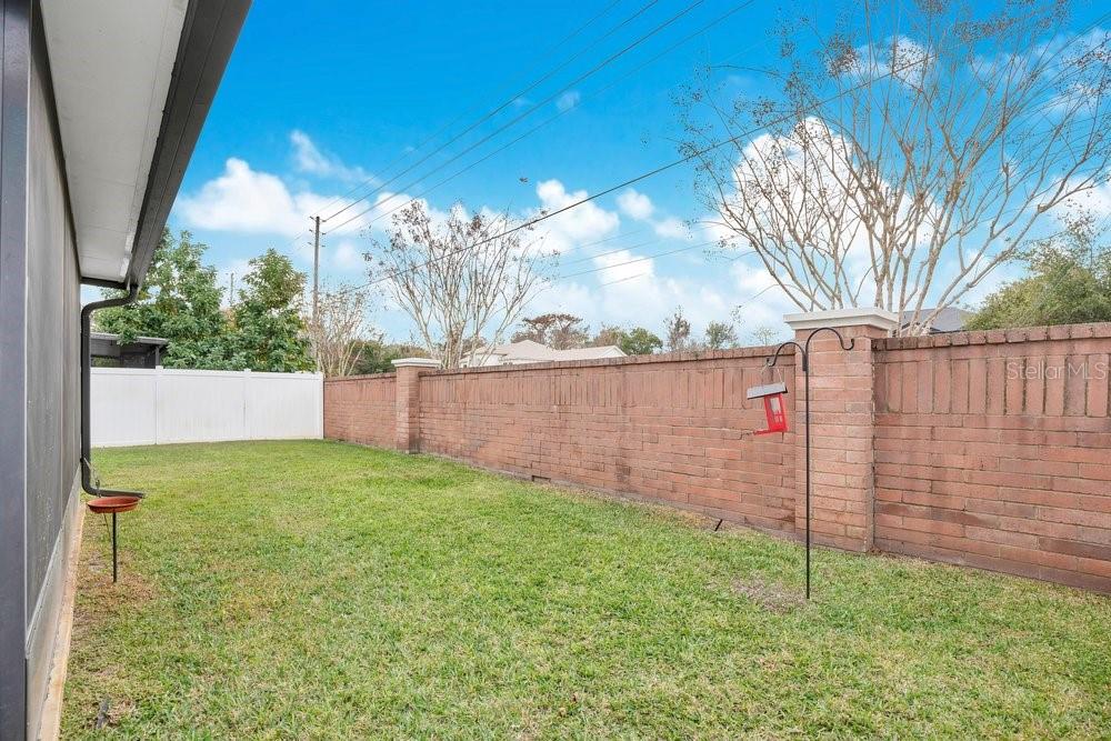 Image 26 of 36 For 1673 Lakelet Loop