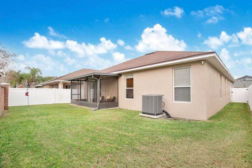 Image 28 of 36 For 1673 Lakelet Loop