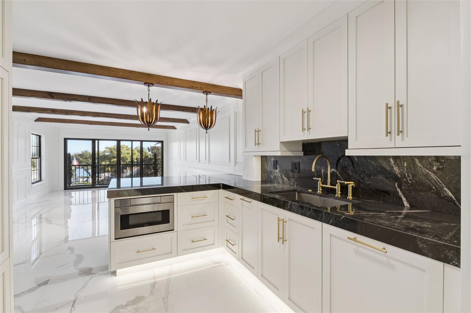 Image 11 of 35 For 100 Interlachen Avenue 404