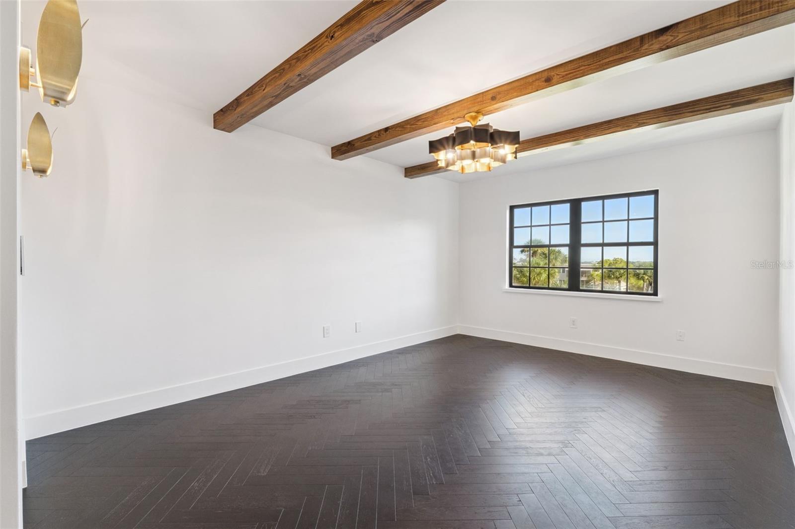 Image 17 of 35 For 100 Interlachen Avenue 404