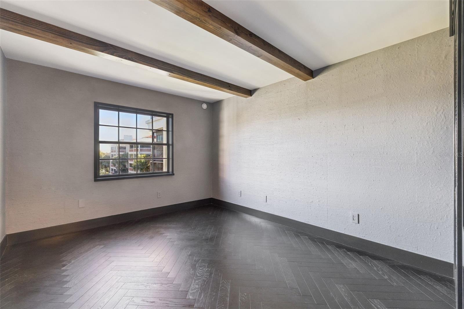 Image 18 of 35 For 100 Interlachen Avenue 404