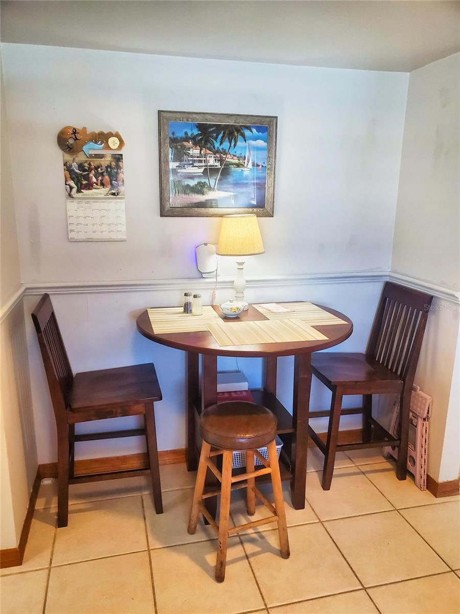 Image 14 of 30 For 4 Golfview Road