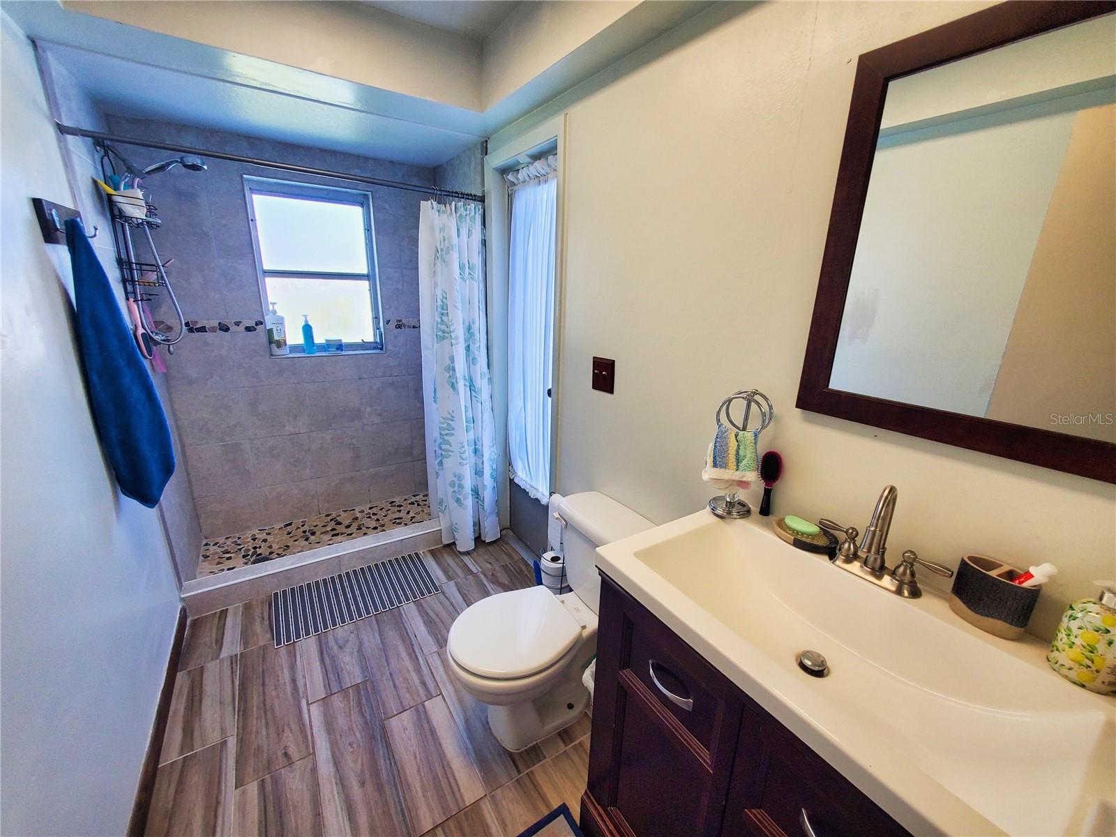 Image 18 of 30 For 4 Golfview Road