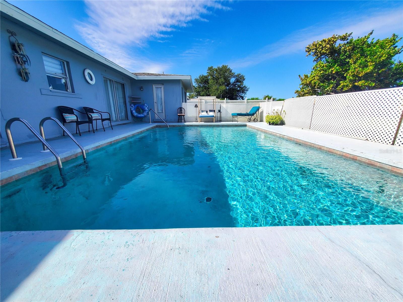 Image 2 of 30 For 4 Golfview Road