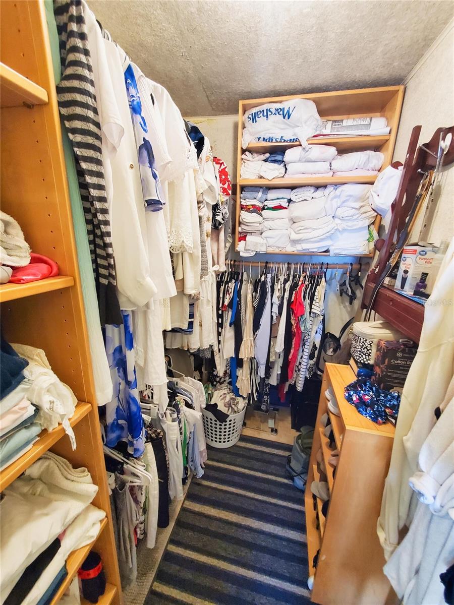 Image 24 of 30 For 4 Golfview Road