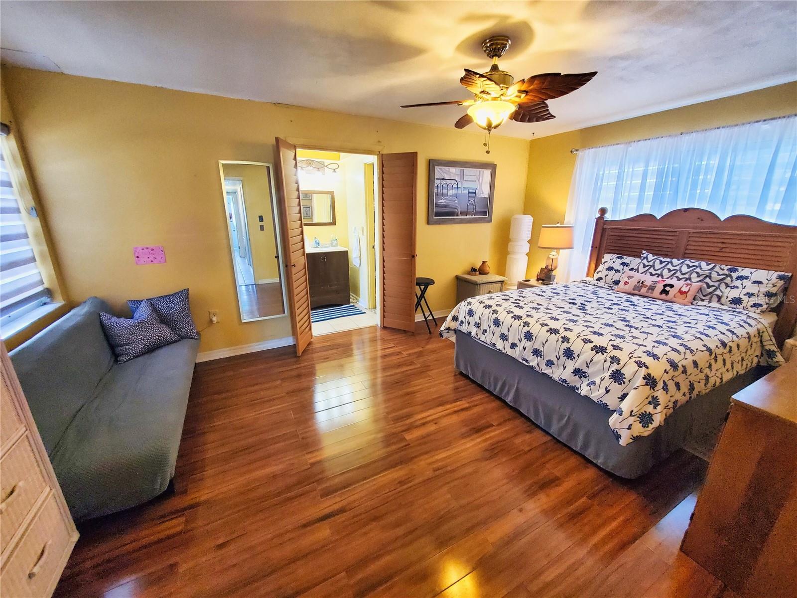 Image 25 of 30 For 4 Golfview Road