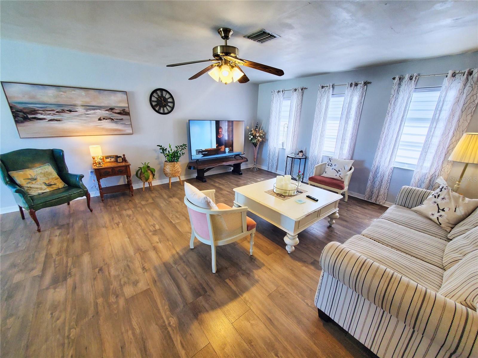 Image 5 of 30 For 4 Golfview Road