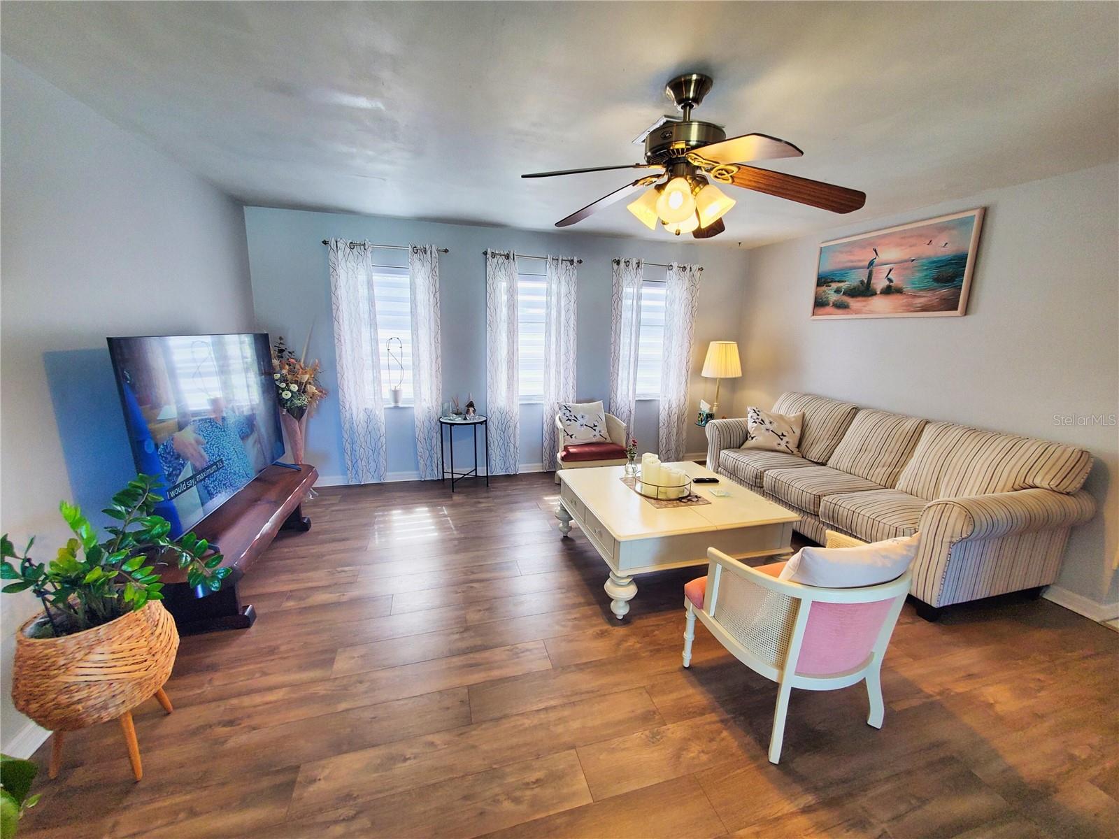 Image 6 of 30 For 4 Golfview Road