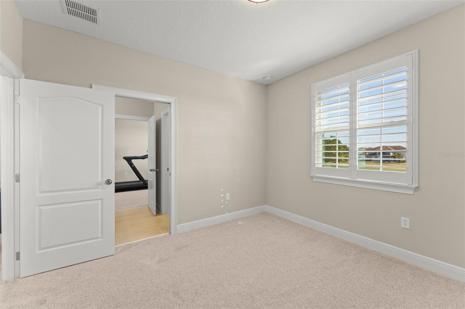 Image 19 of 31 For 13195 Woodford Street