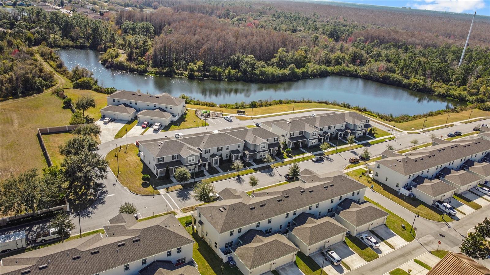 Listing photo id 32 for 3109 Aqua Virgo Loop 52