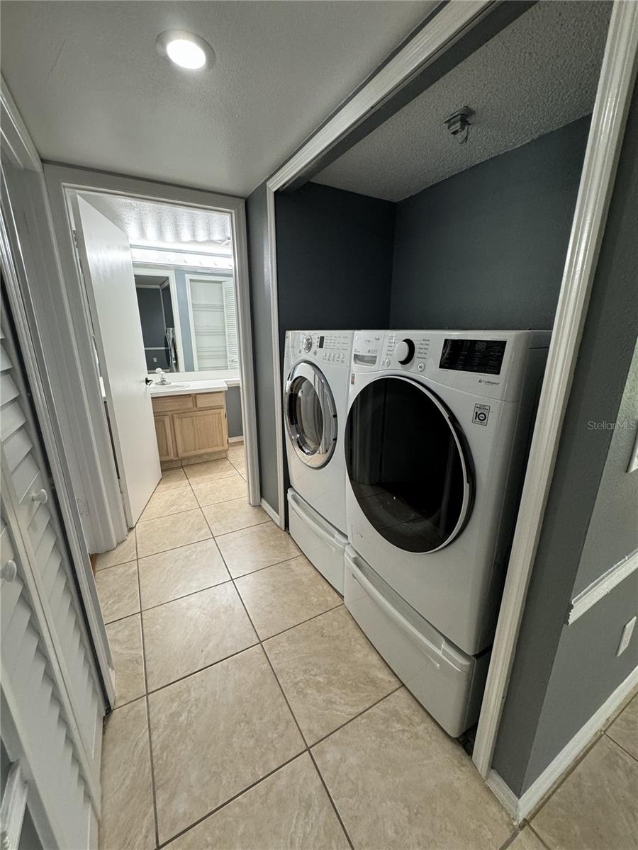 Image 6 of 15 For 13815 Timberland Drive 103