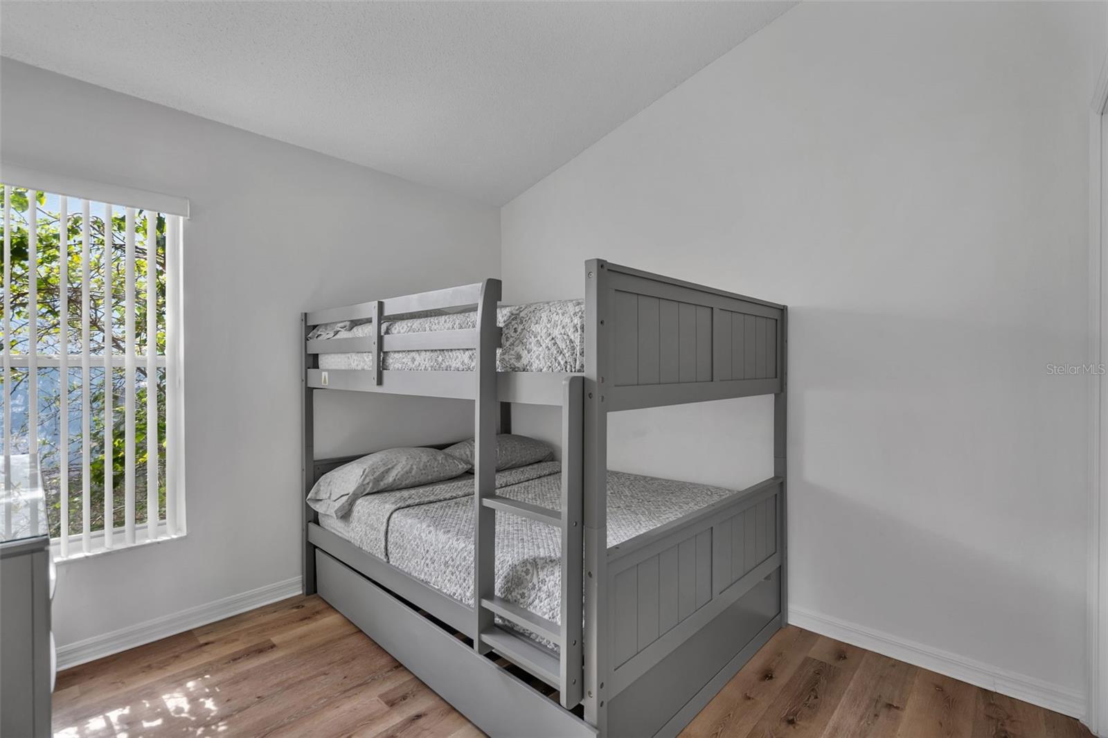 Image 27 of 47 For 412 Downing Circle