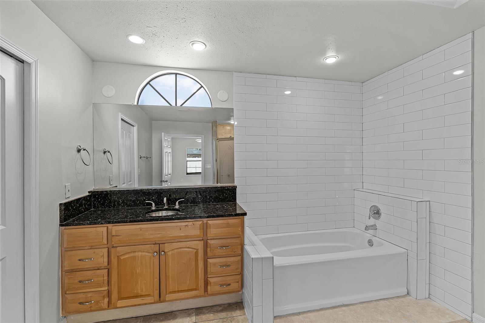 Image 17 of 33 For 996 Big Oaks Drive