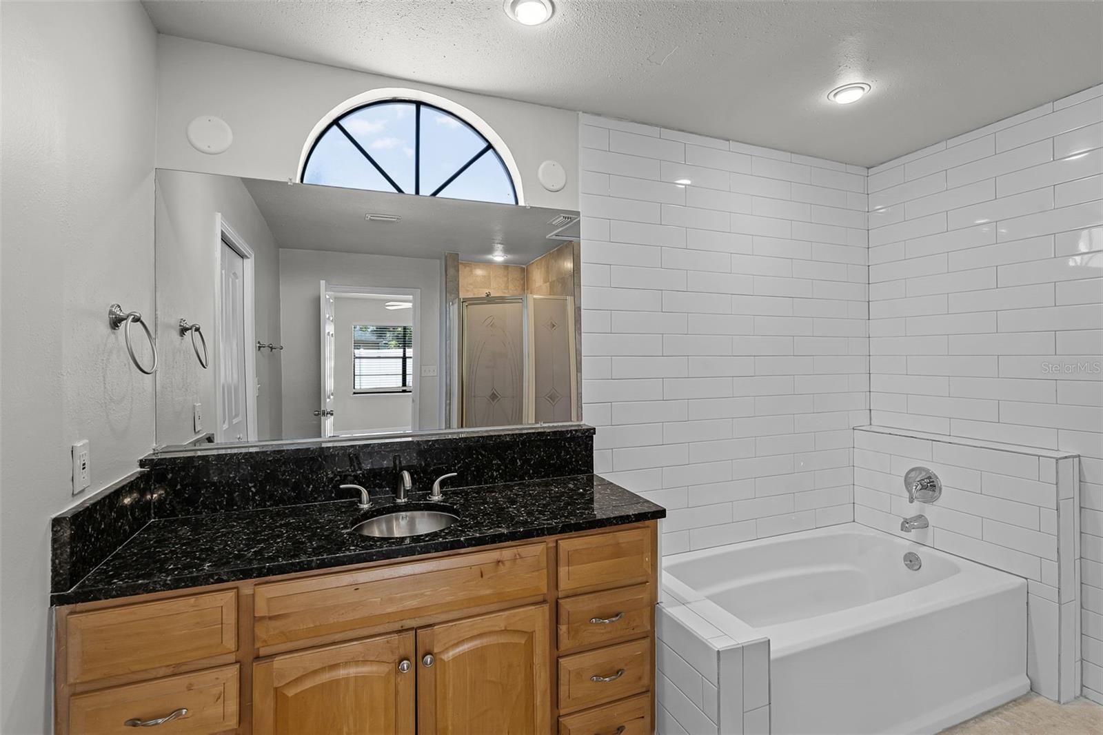 Image 18 of 33 For 996 Big Oaks Drive