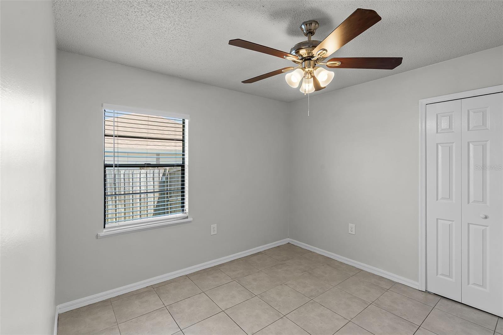 Image 21 of 33 For 996 Big Oaks Drive