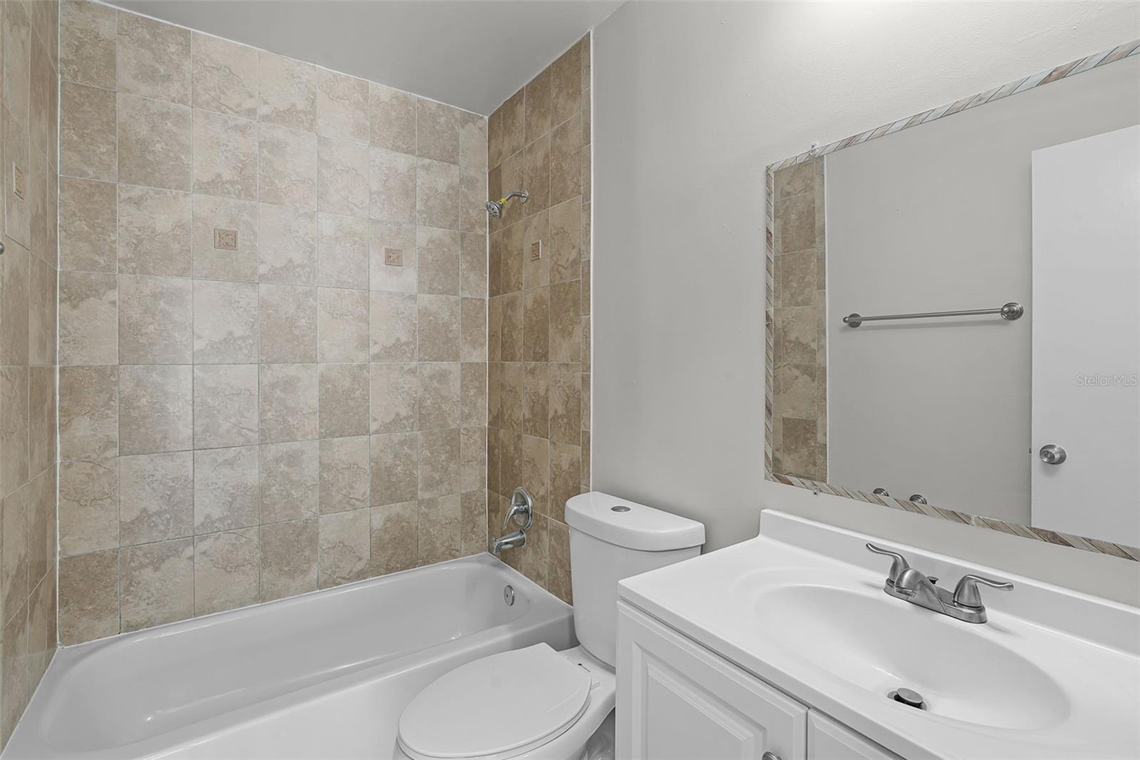 Image 23 of 33 For 996 Big Oaks Drive