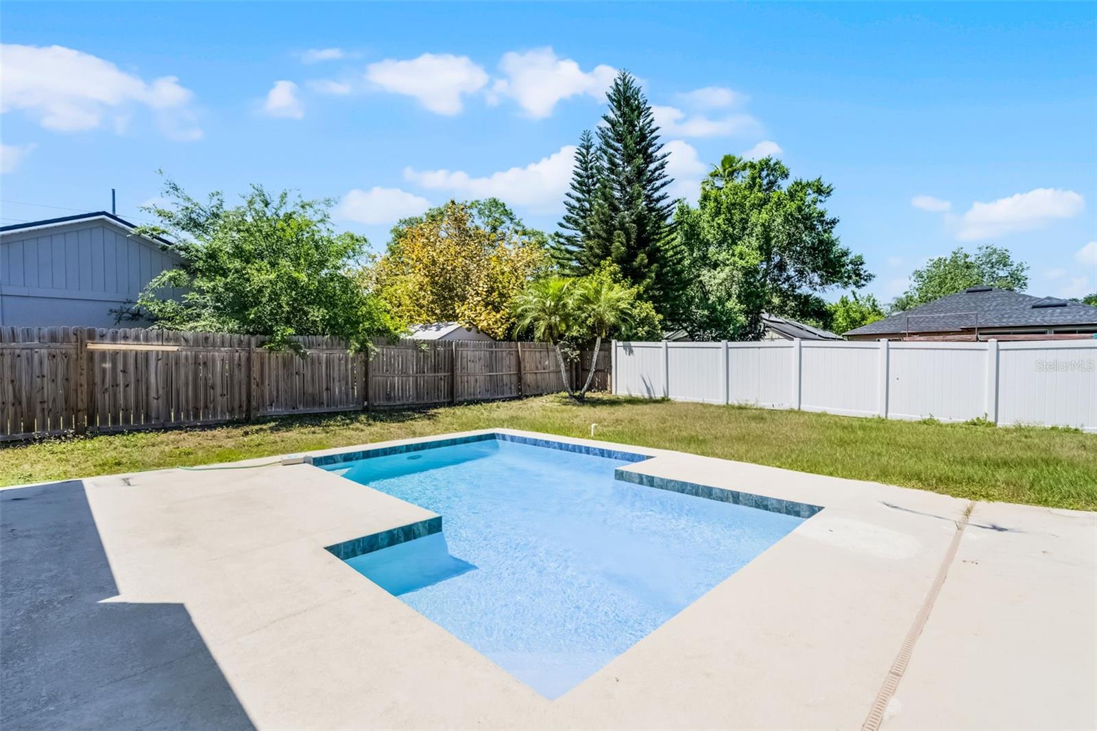 Image 24 of 33 For 996 Big Oaks Drive