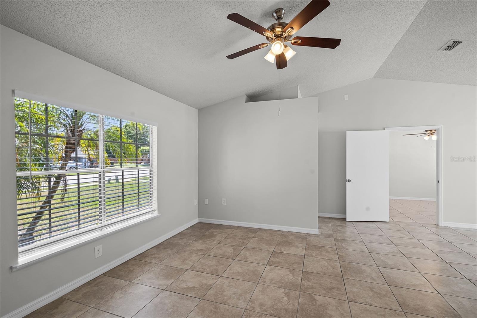 Image 3 of 33 For 996 Big Oaks Drive