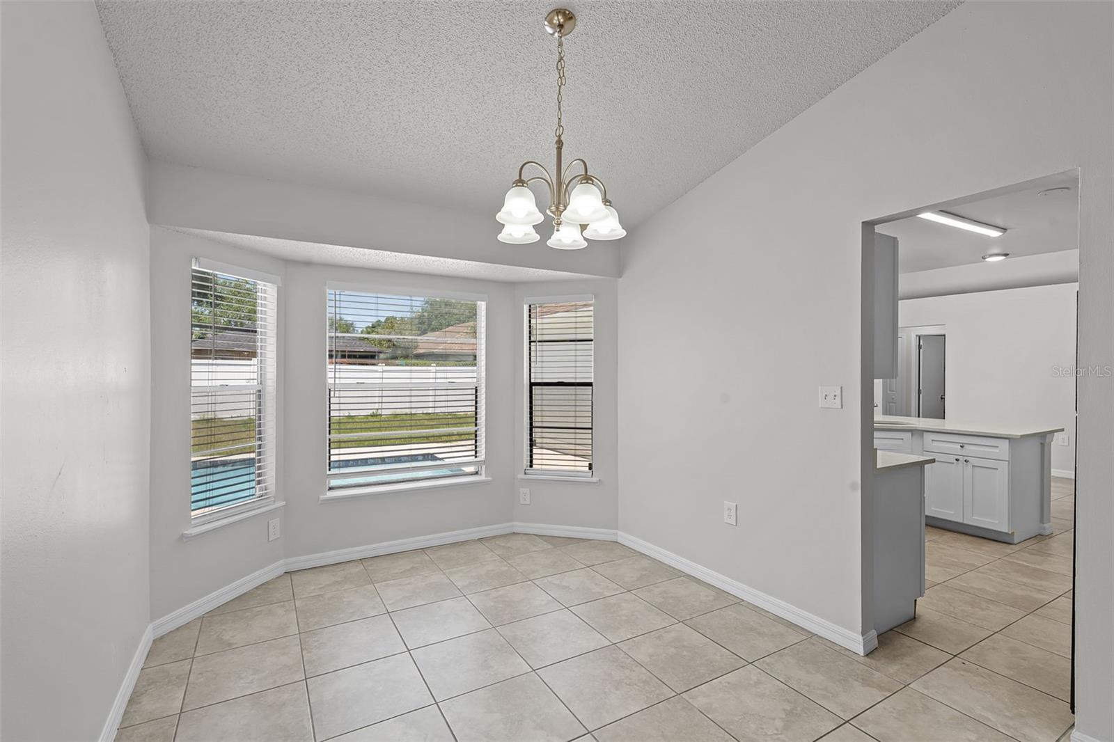 Image 5 of 33 For 996 Big Oaks Drive