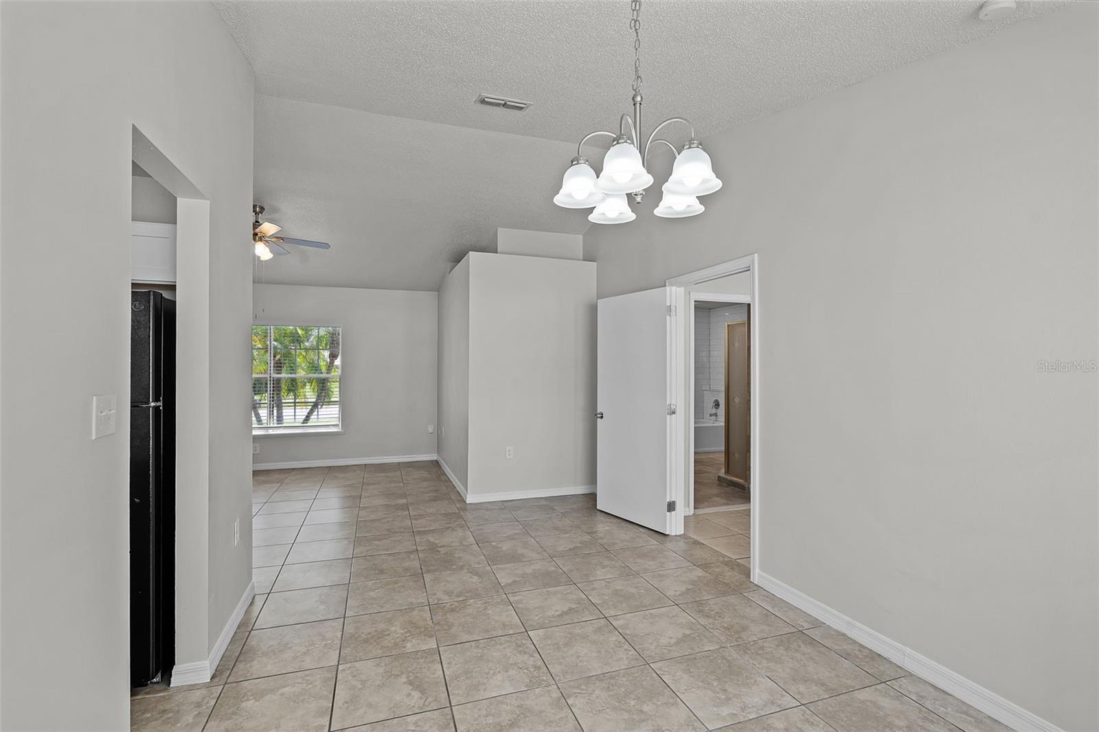 Image 6 of 33 For 996 Big Oaks Drive