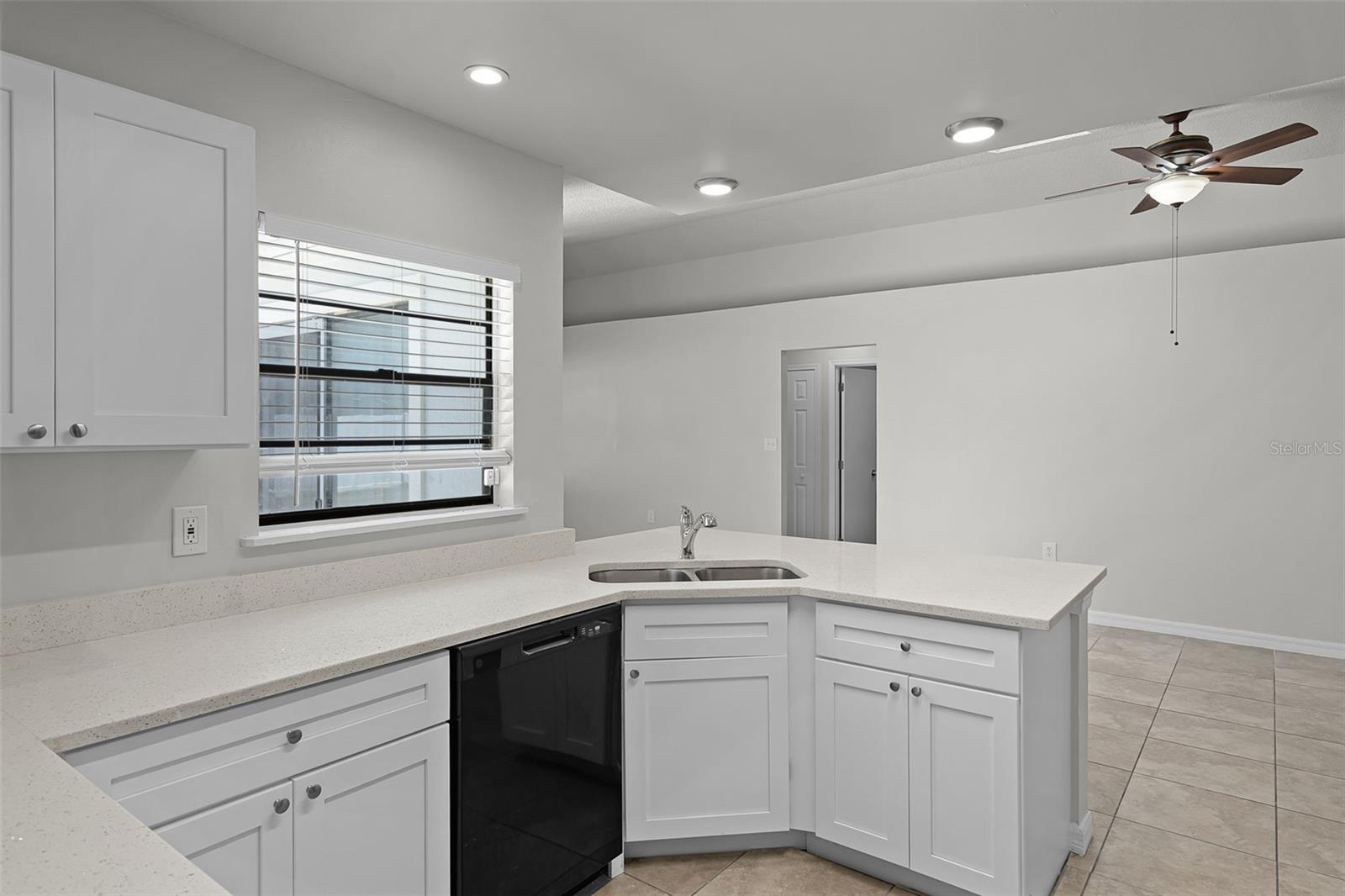 Image 7 of 33 For 996 Big Oaks Drive